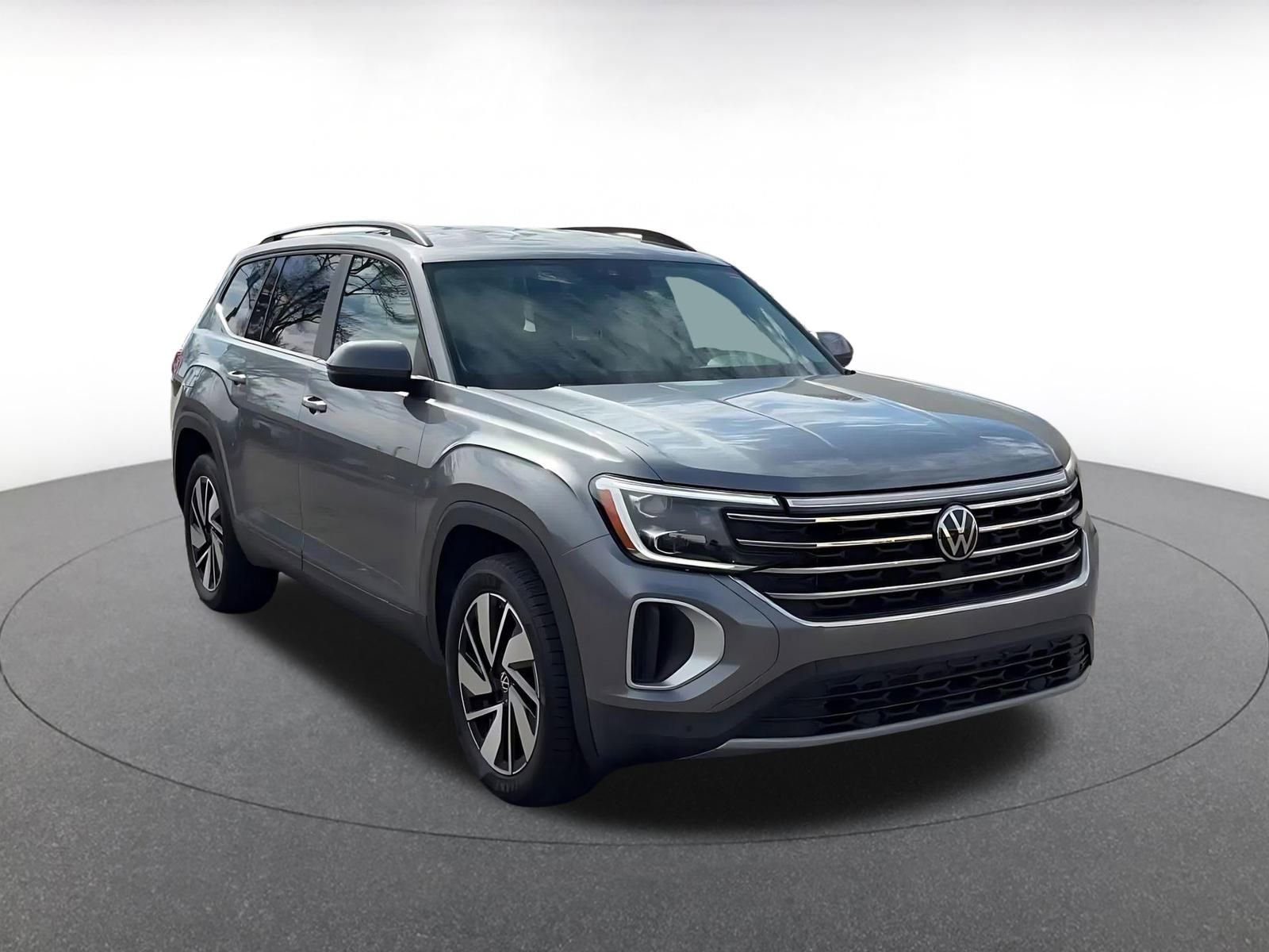 Used 2025 Volkswagen Atlas SE image 3