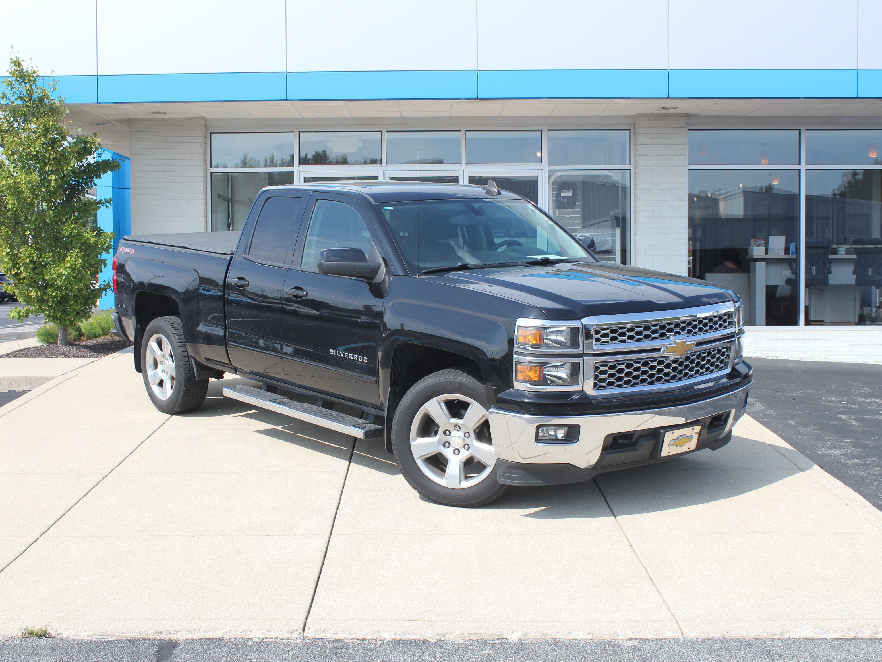 Used 2015 Chevrolet Silverado 1500 LT w/ LT Convenience Package AWD/4WD image 4