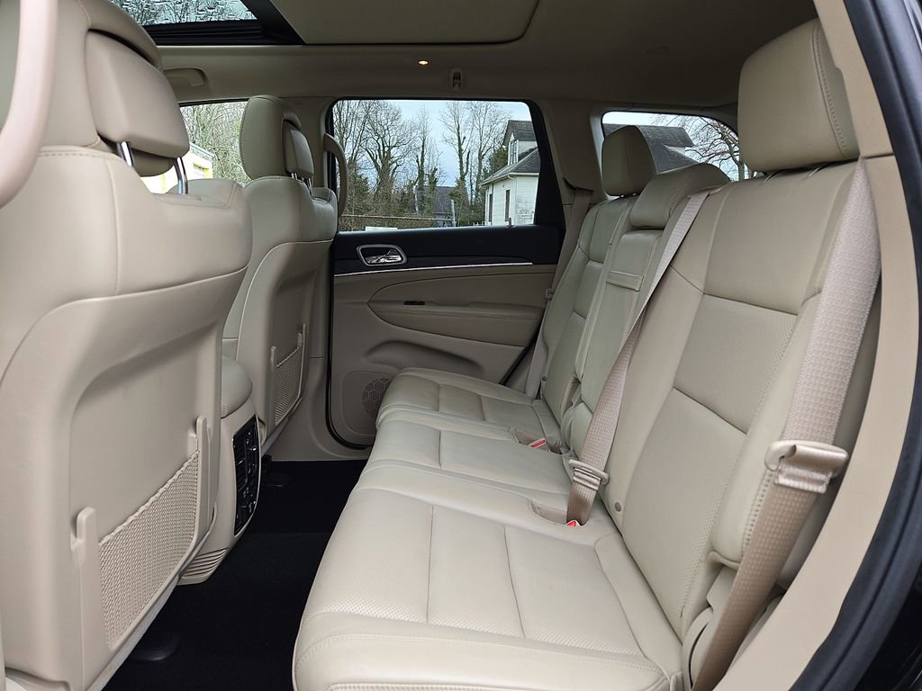 Used 2020 Jeep Grand Cherokee Limited w/ Luxury Group II image 10