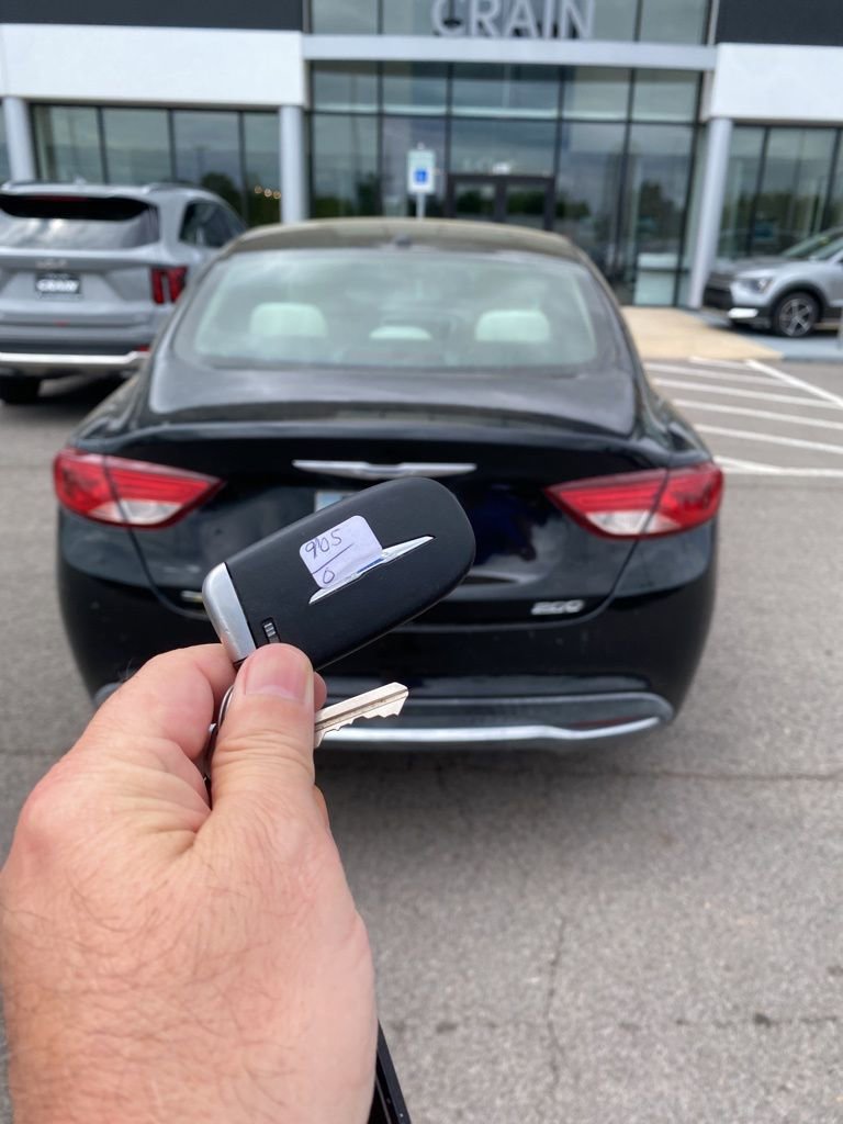 Used 2015 Chrysler 200 Limited w/ Convenience Group FWD image 5