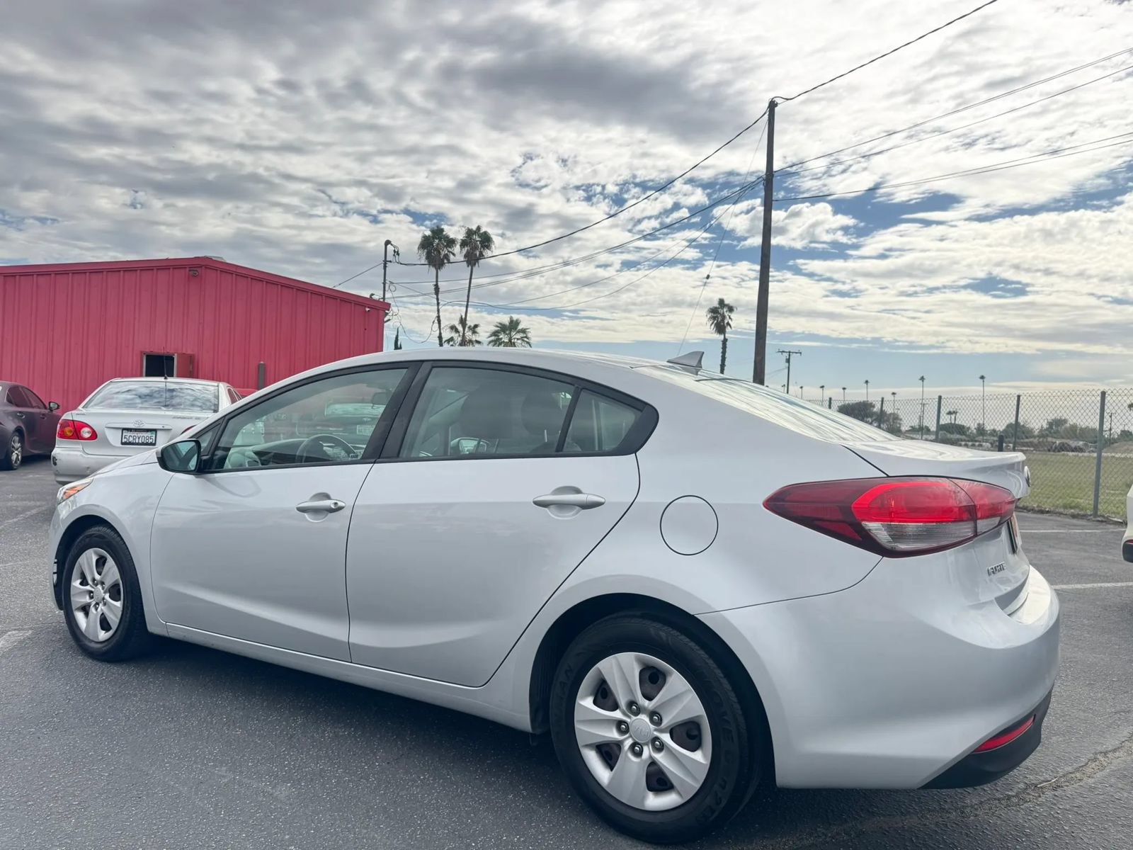 Used 2017 Kia Forte LX FWD image 4