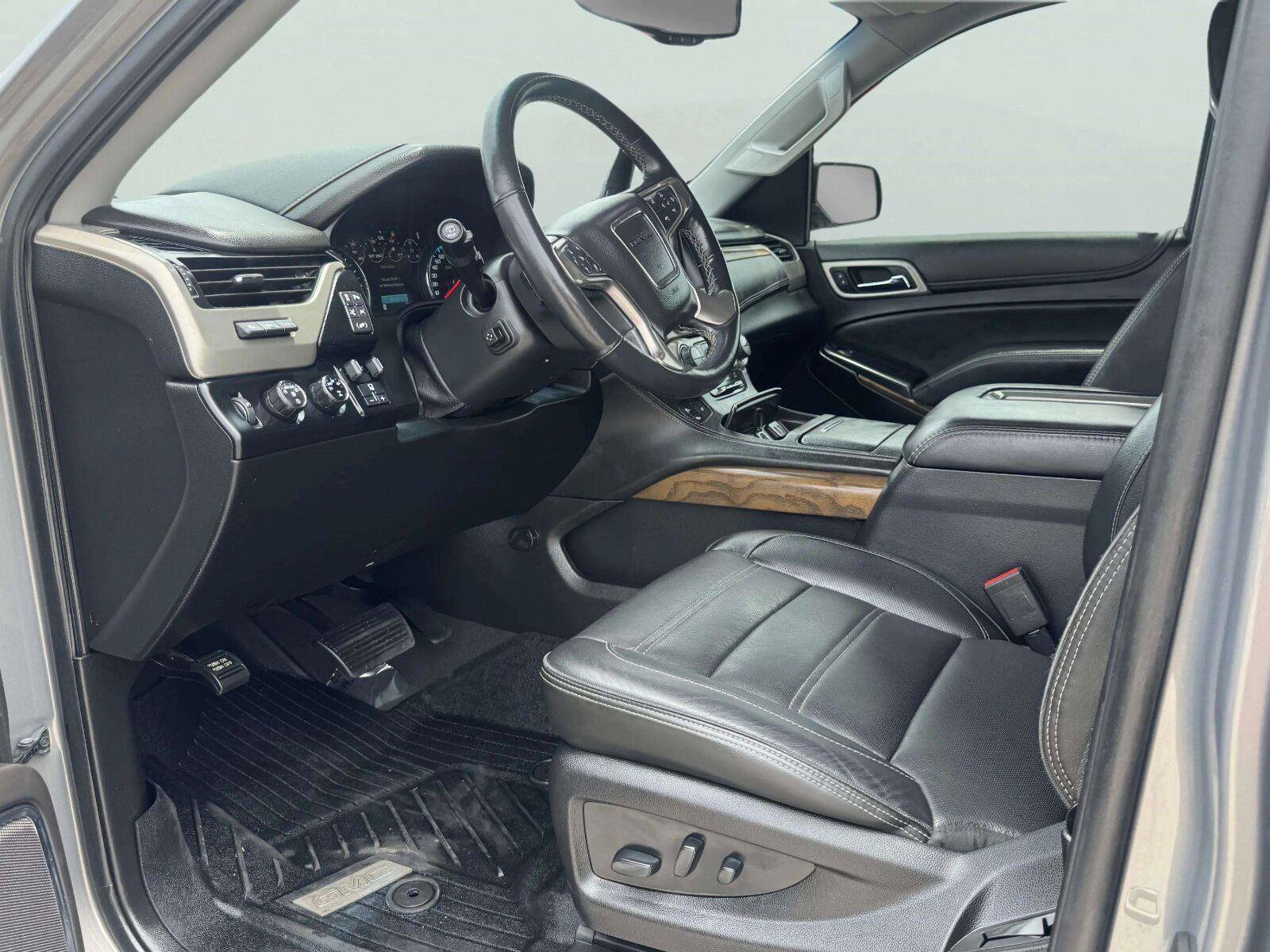 Used 2019 GMC Yukon Denali w/ Denali Ultimate Package AWD/4WD image 23