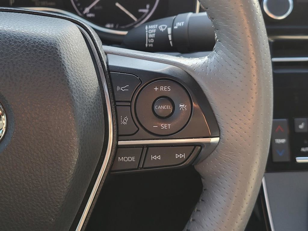Used 2021 Toyota Avalon Limited image 29