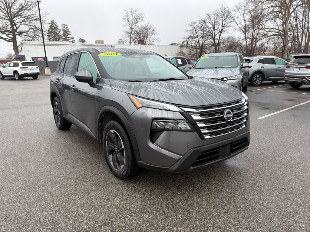 Used 2024 Nissan Rogue SV image 4