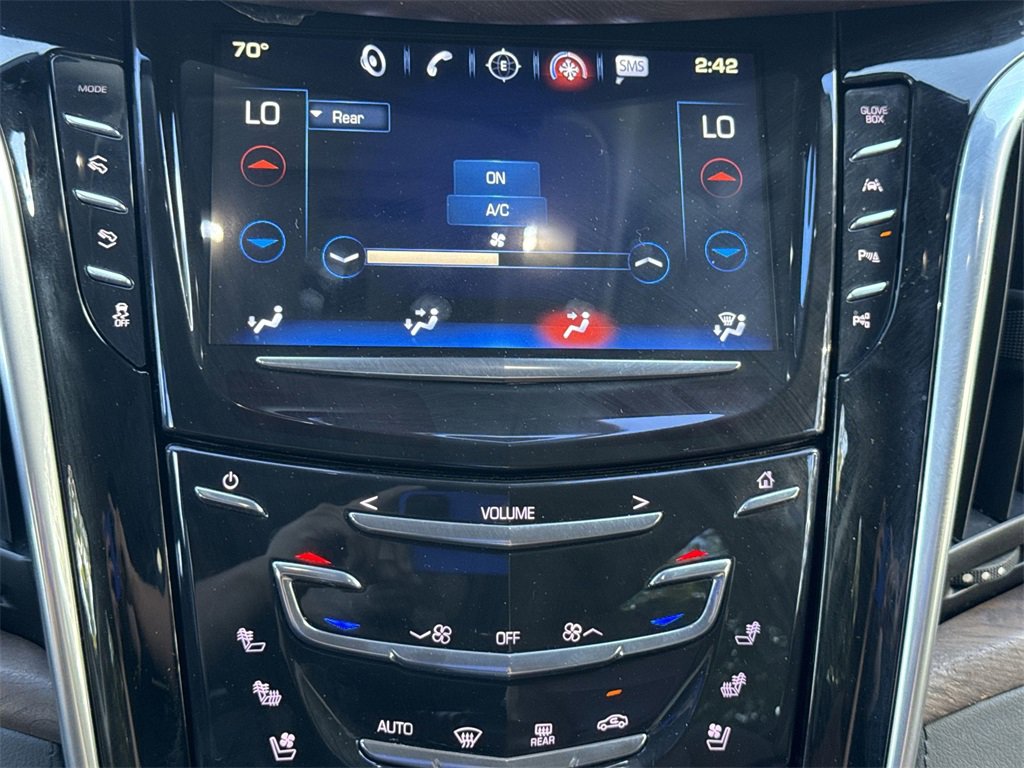 Used 2020 Cadillac Escalade Premium Luxury image 17