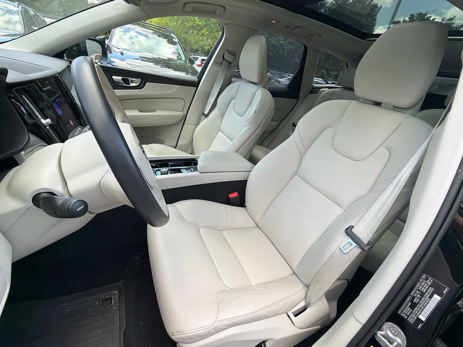 Used 2025 Volvo XC60 B5 Plus w/ Protection Package Premier AWD/4WD image 27