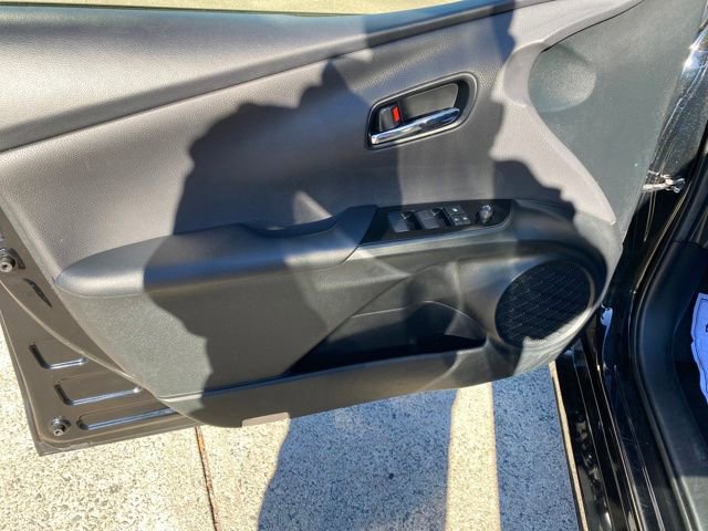 Used 2022 Toyota Prius XLE image 18