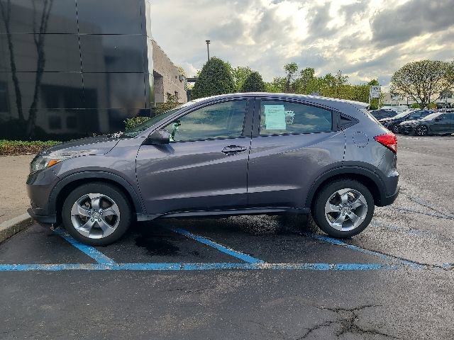 Used 2017 Honda HR-V LX image 2
