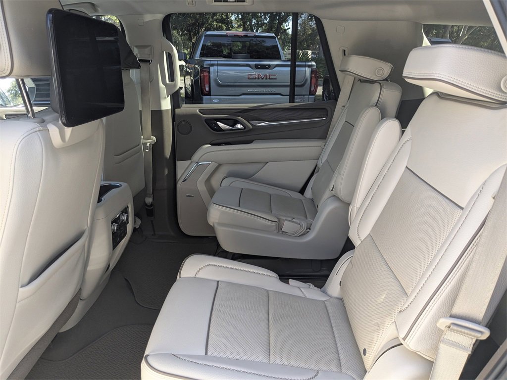 Used 2021 GMC Yukon Denali w/ Denali Premium Package image 13