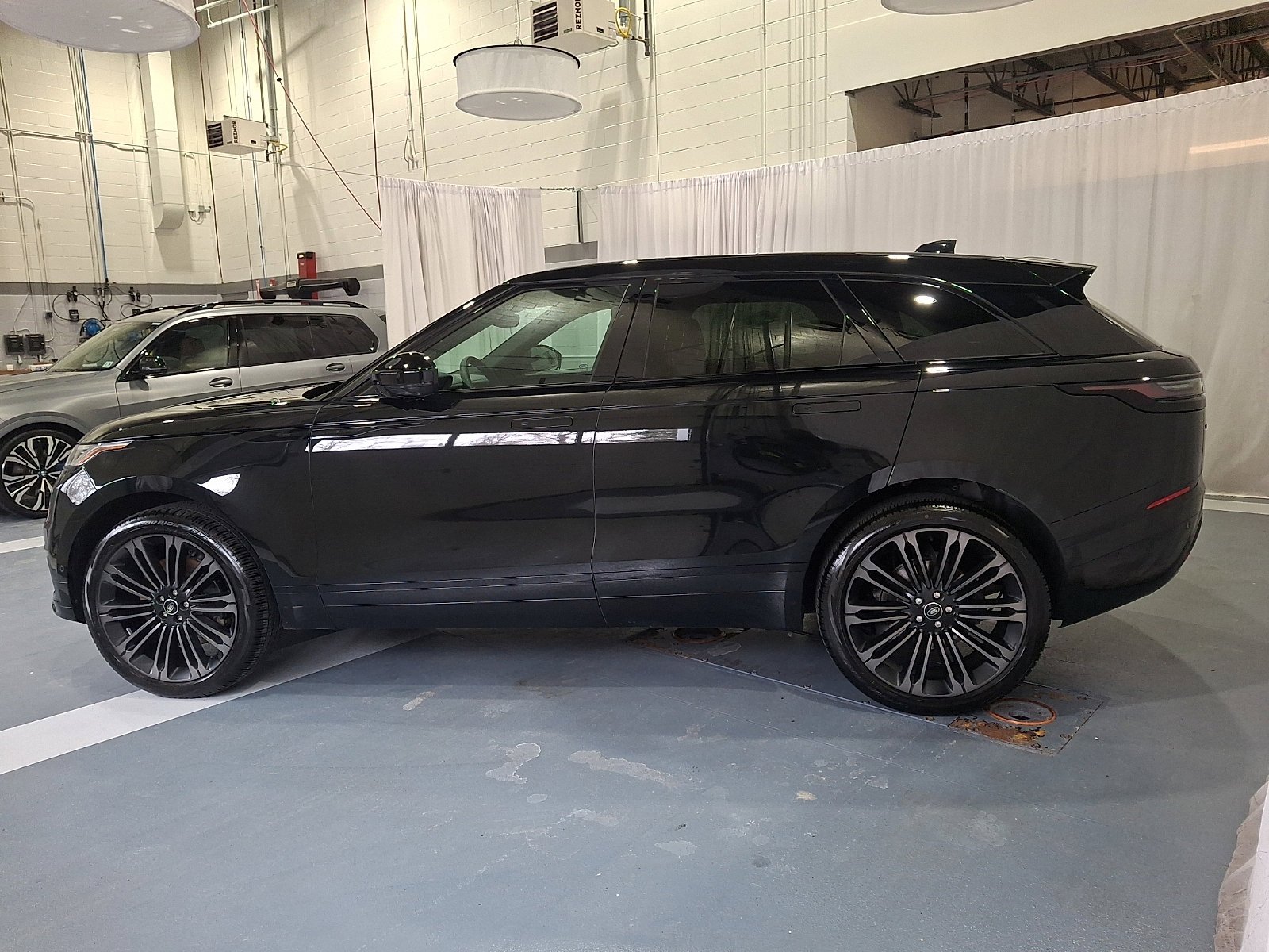 Certified 2026 Land Rover Range Rover Velar Dynamic SE AWD/4WD image 7