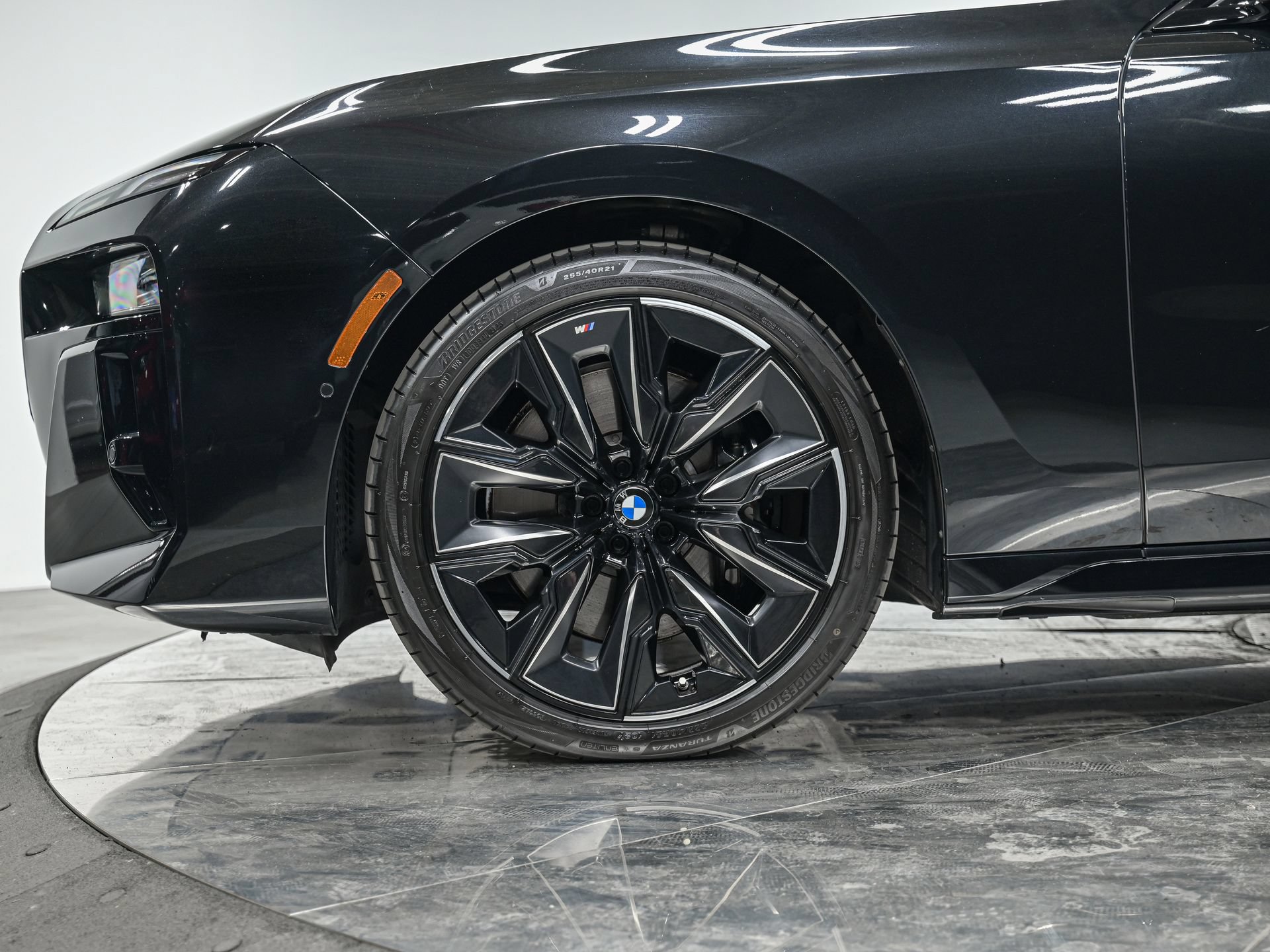 Used 2024 BMW 760i xDrive w/ Premium Package 2 AWD/4WD image 4