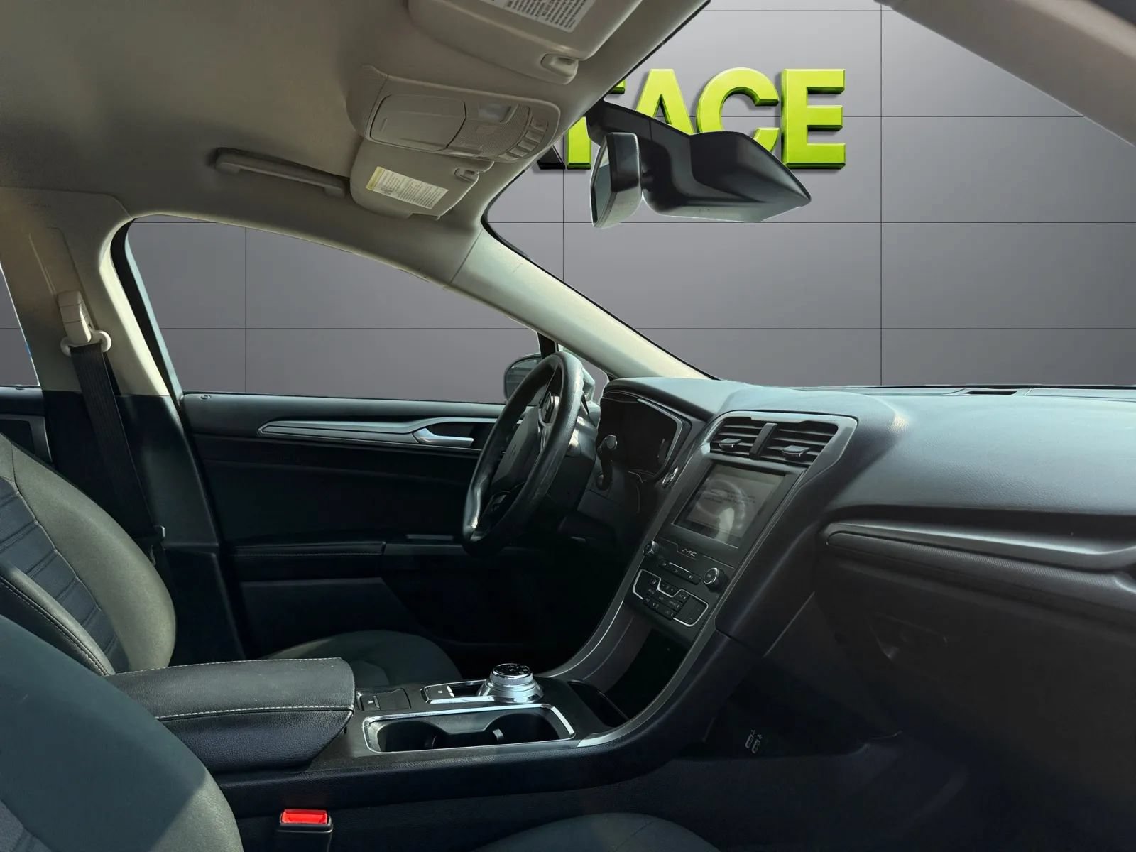 Used 2019 Ford Fusion SE FWD image 23
