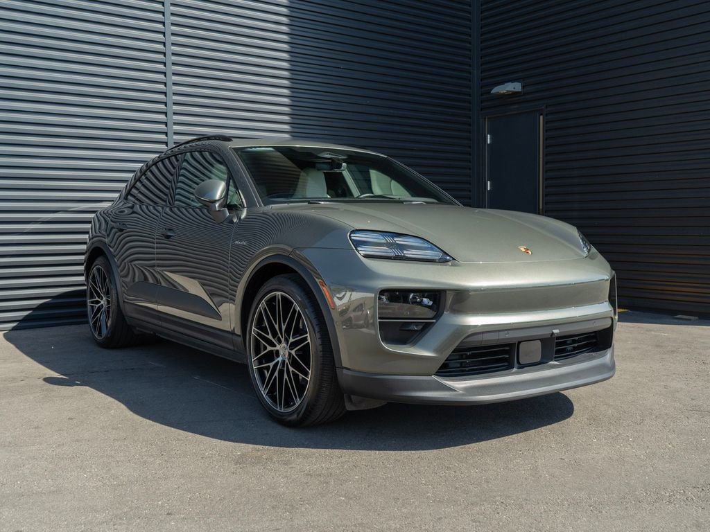 Used 2024 Porsche Macan 4 Electric image 7