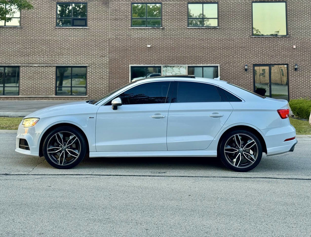 Used 2017 Audi A3 2.0T Premium Plus w/ Premium Plus Package image 4