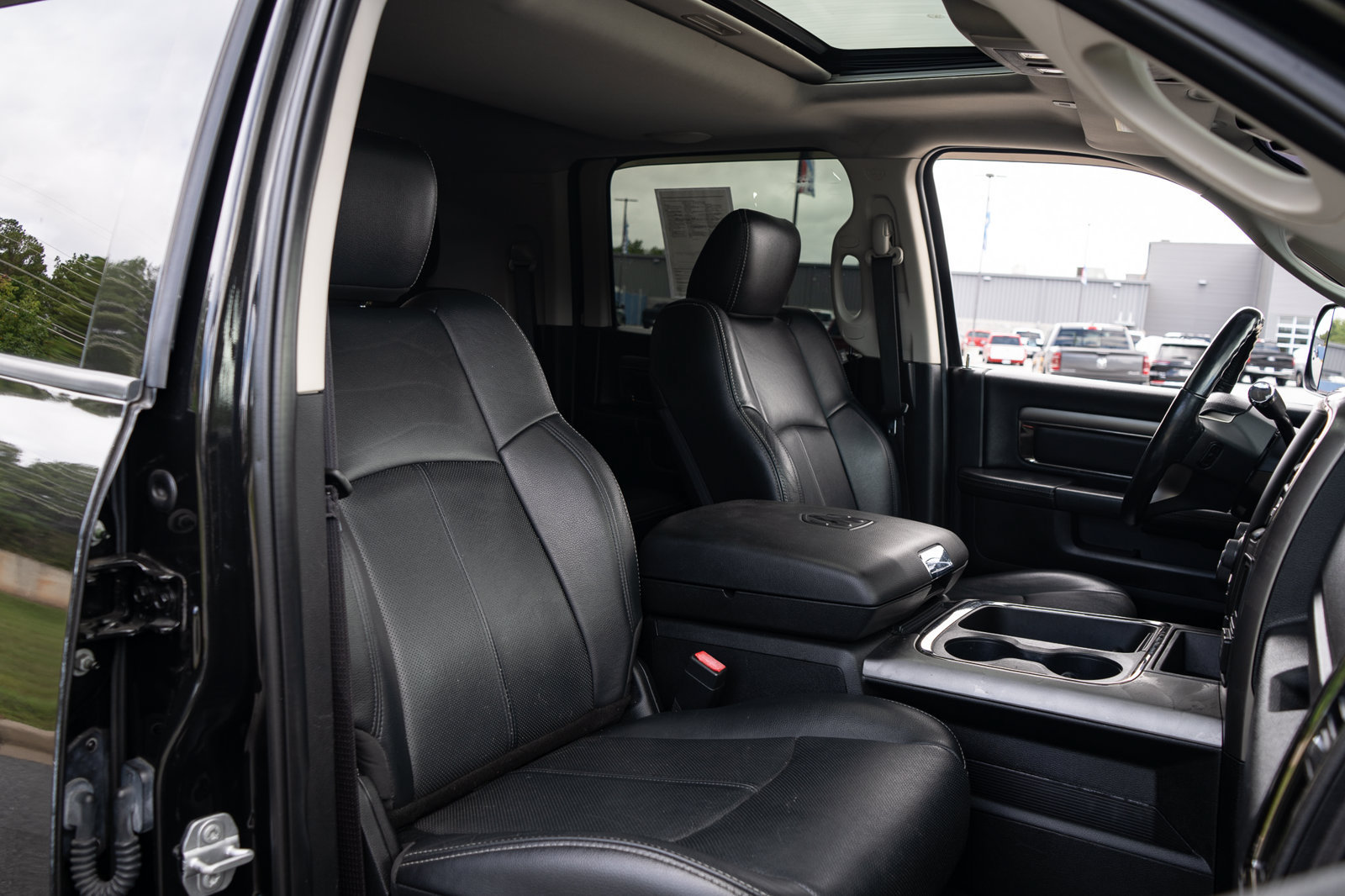 Used 2018 RAM 2500 Laramie w/ Sport Appearance Group AWD/4WD image 23