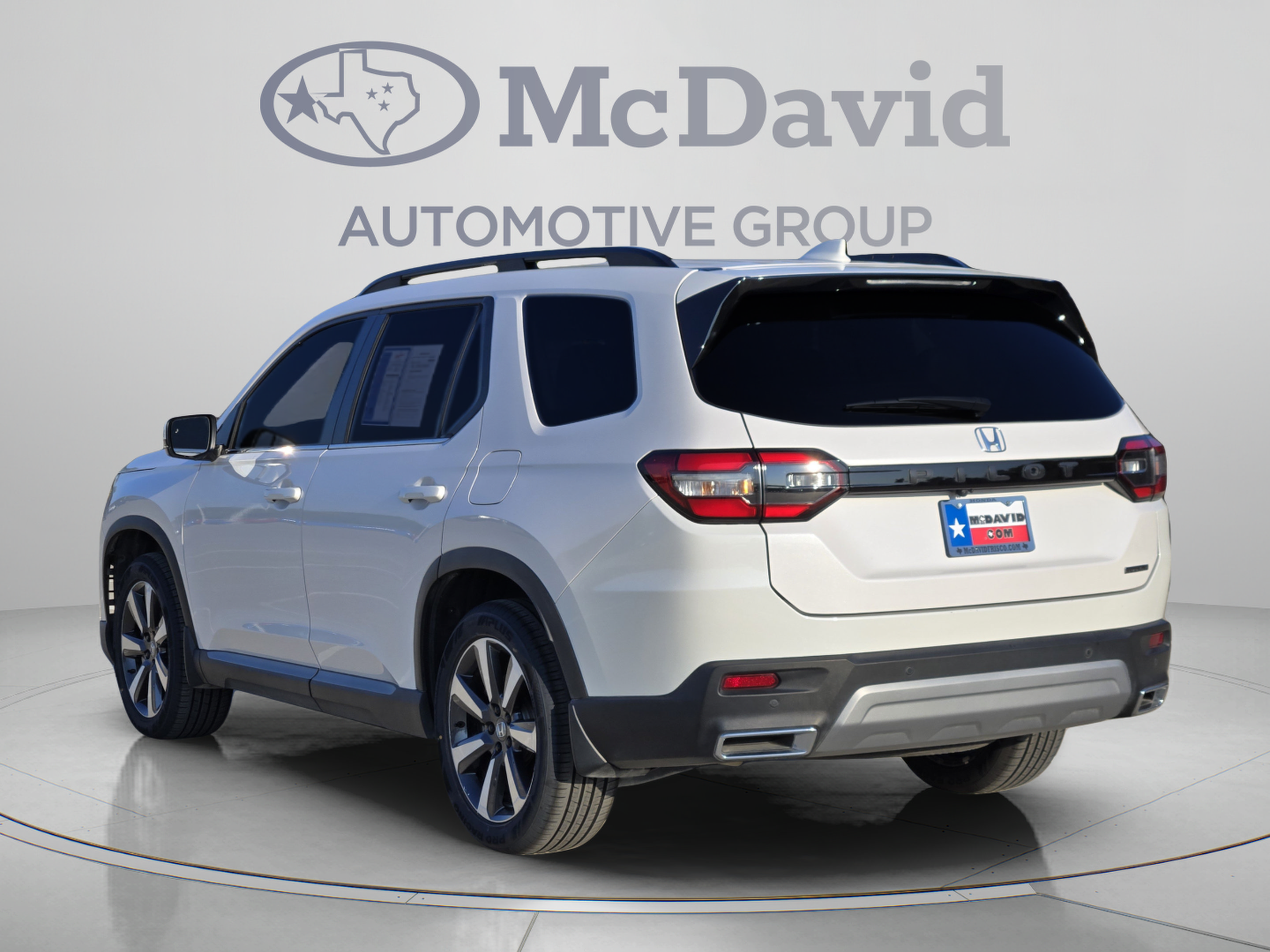 Certified 2025 Honda Pilot Touring image 4
