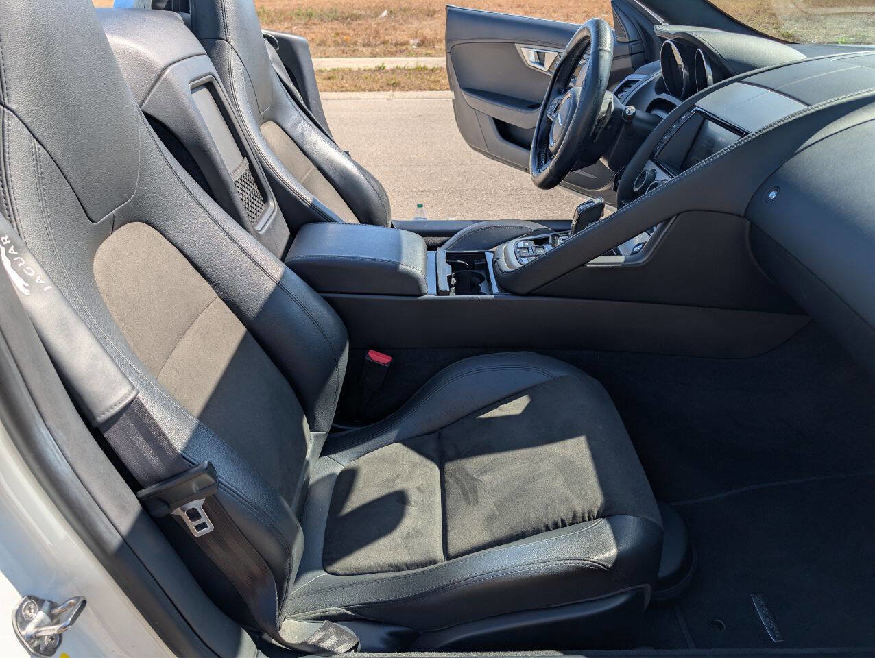 Used 2016 Jaguar F-TYPE Convertible image 17