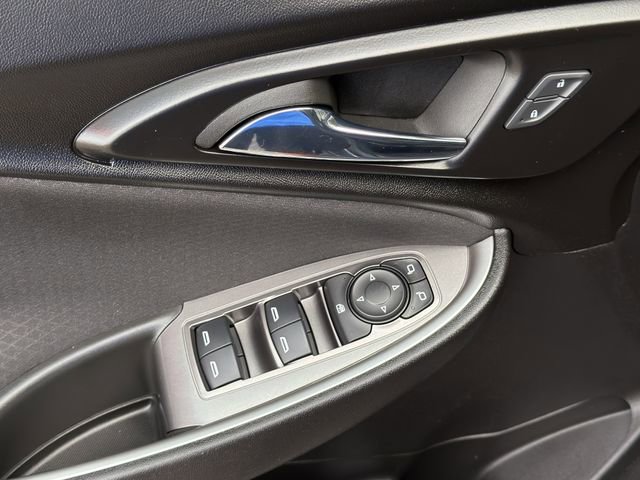Used 2023 Chevrolet Malibu LS FWD image 23