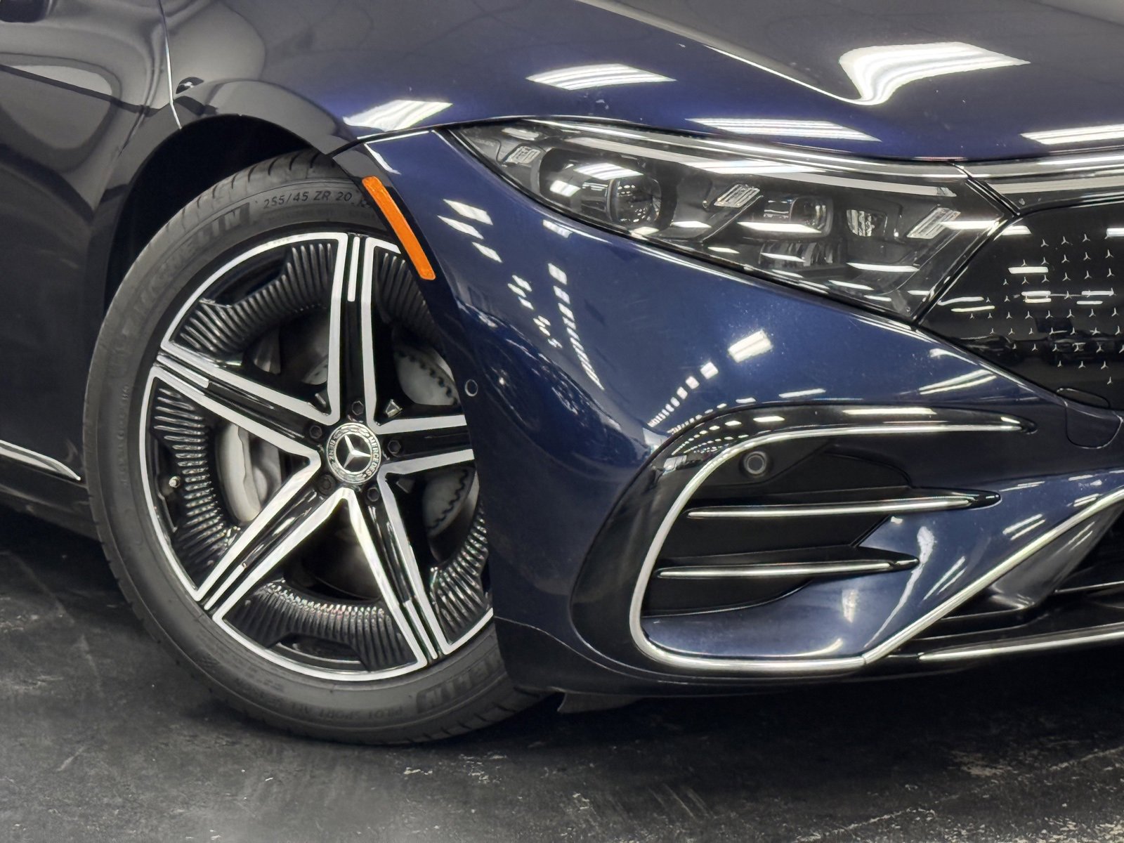 Used 2023 Mercedes-Benz EQS 580 4MATIC Sedan image 4