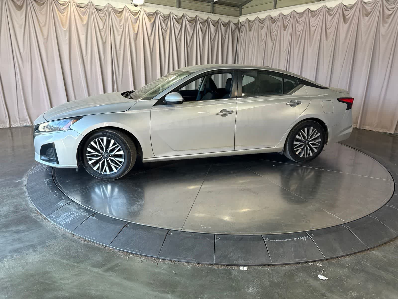 Used 2023 Nissan Altima 2.5 SV FWD image 8