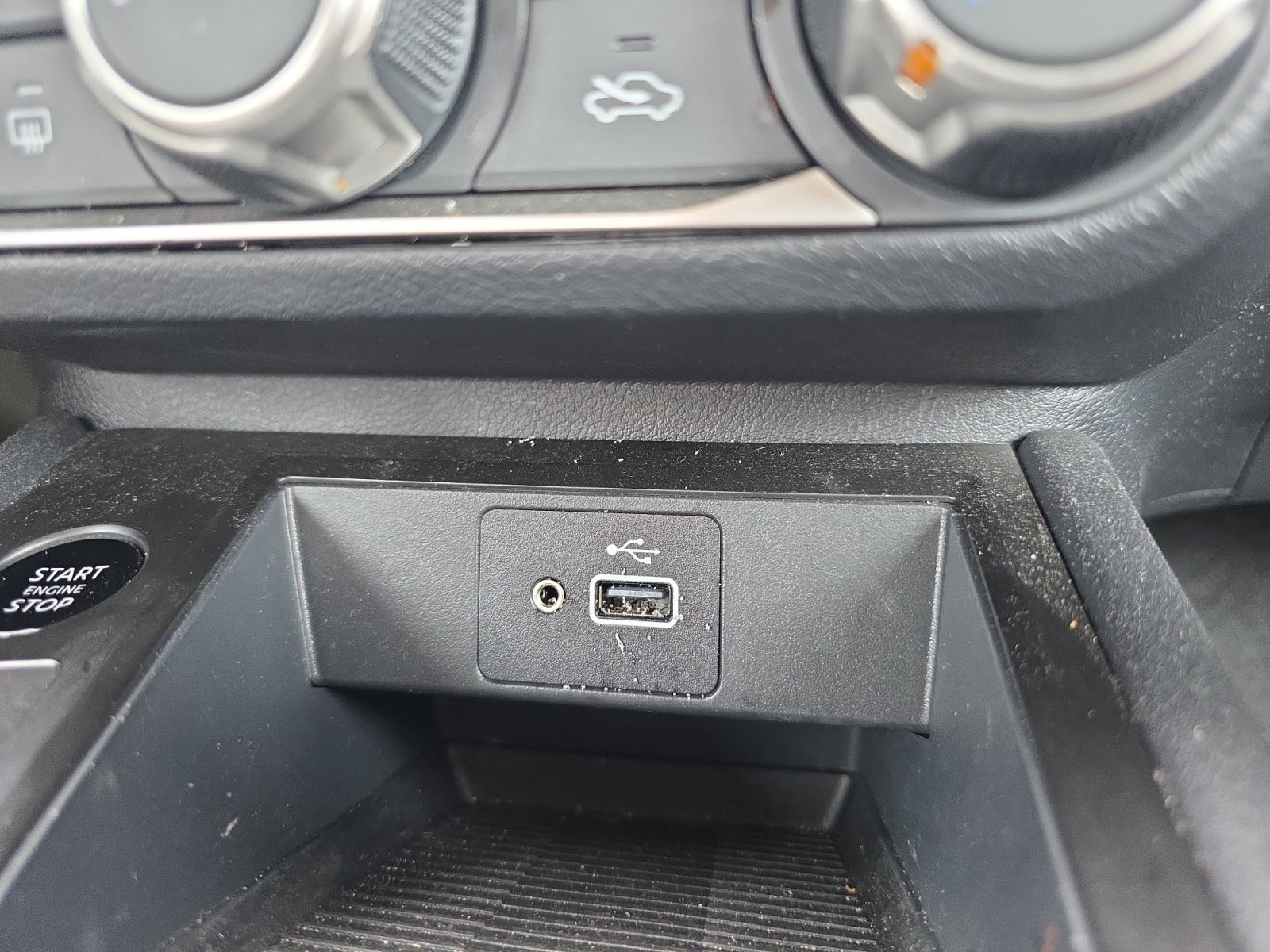 Used 2025 Nissan Kicks S image 19