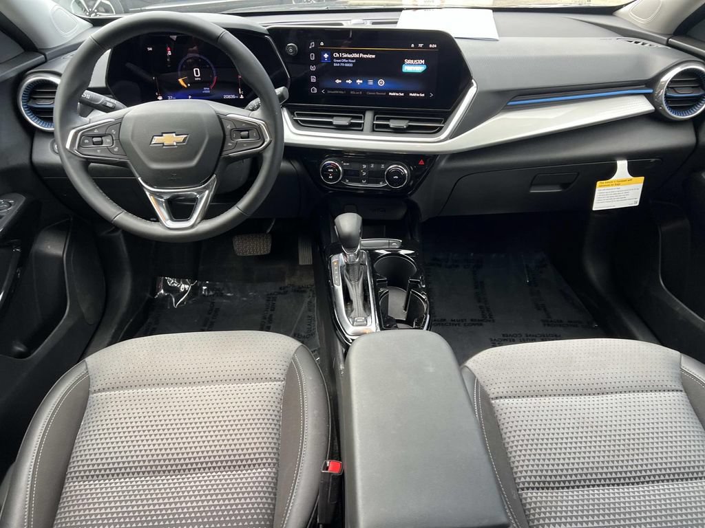 Used 2024 Chevrolet Trax LT w/ Driver Confidence Package FWD image 3