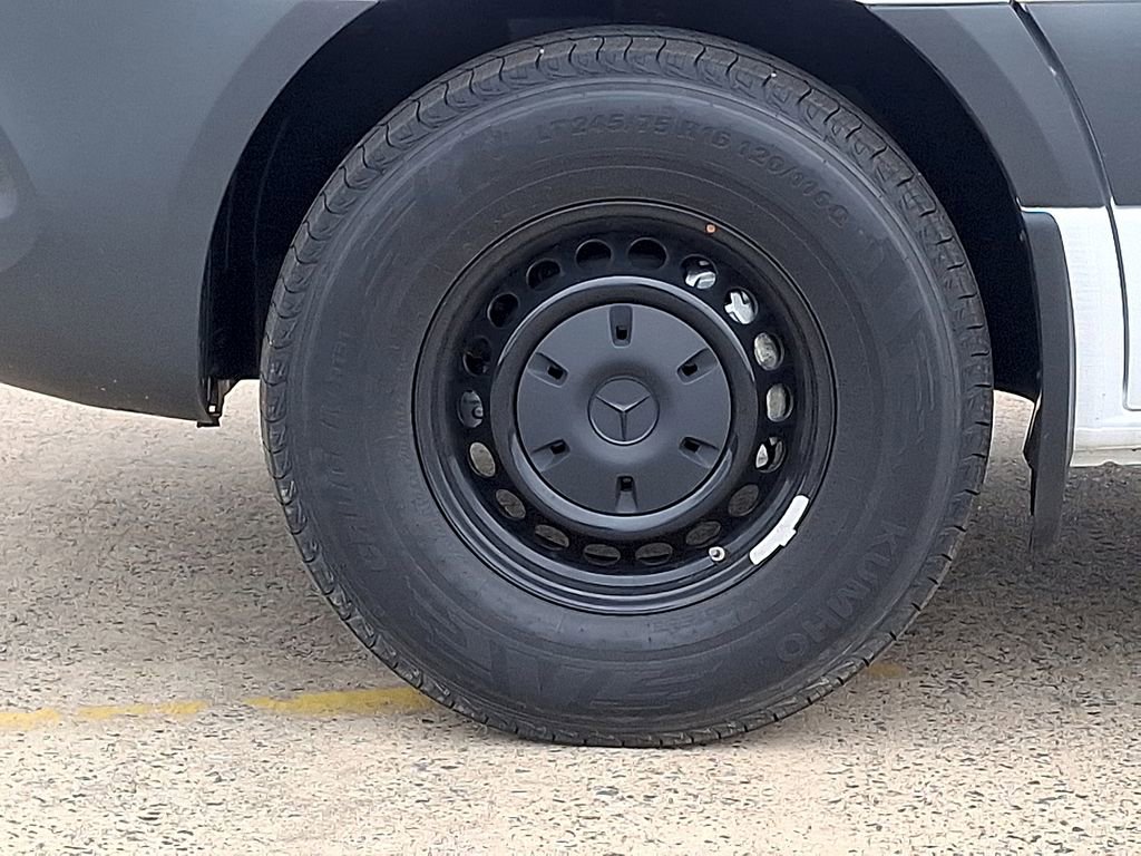 Used 2025 Mercedes-Benz Sprinter 2500 image 8