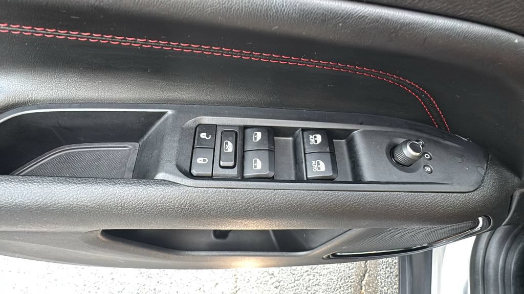 Used 2025 Jeep Compass Trailhawk AWD/4WD image 13