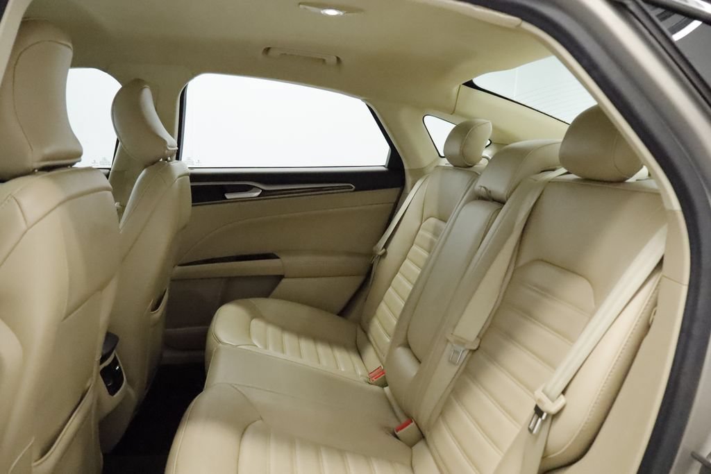 Used 2015 Ford Fusion SE w/ Equipment Group 202A FWD image 16