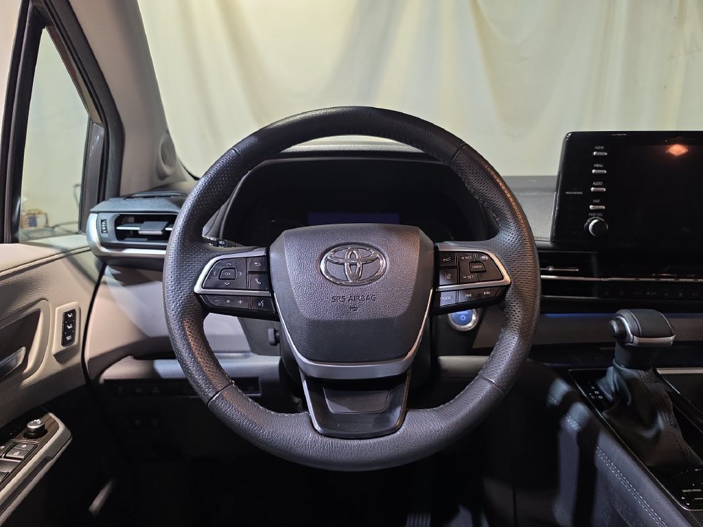 Used 2024 Toyota Sienna Limited AWD/4WD image 11