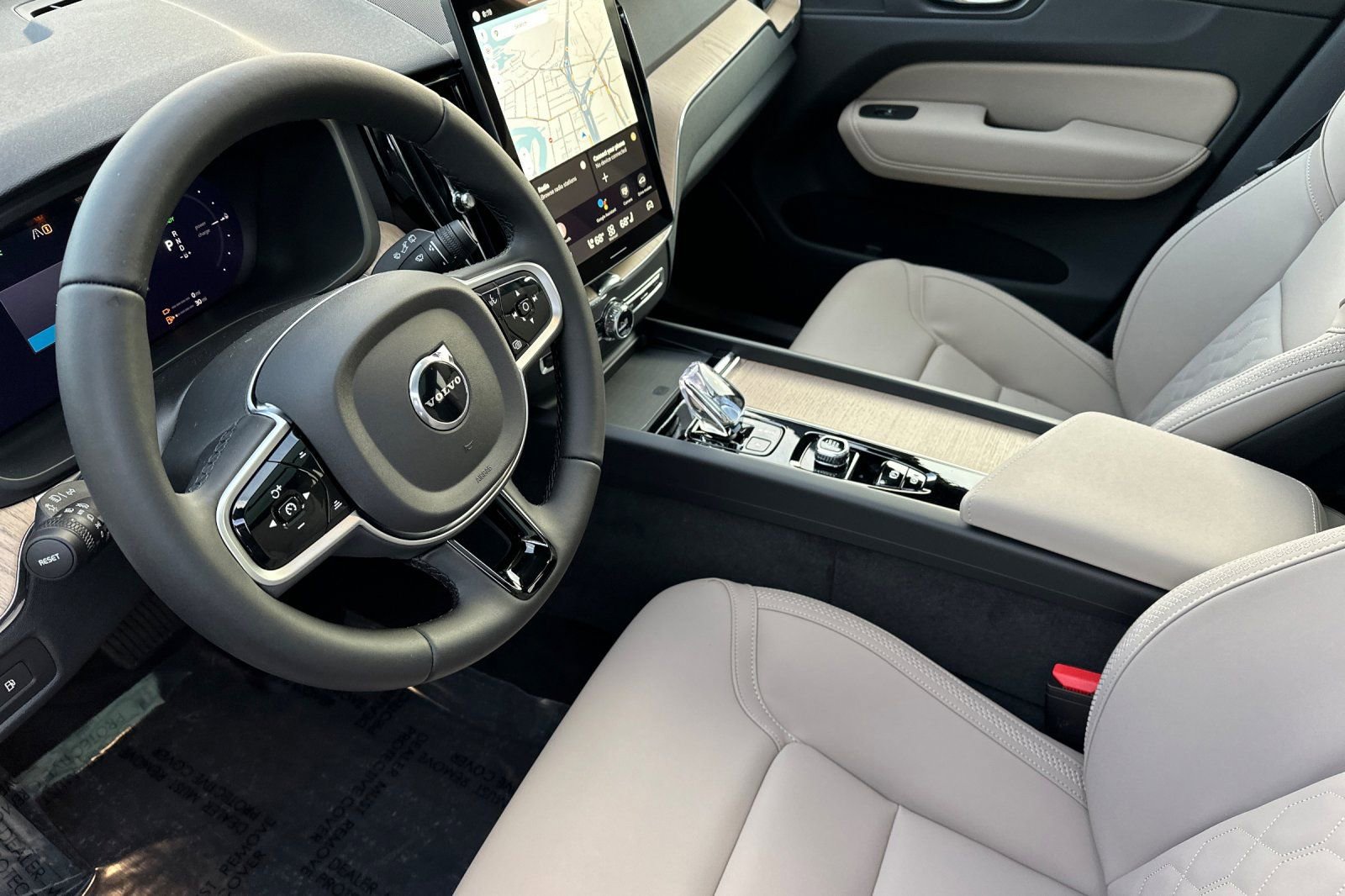 New 2026 Volvo XC60 T8 Core AWD/4WD image 13