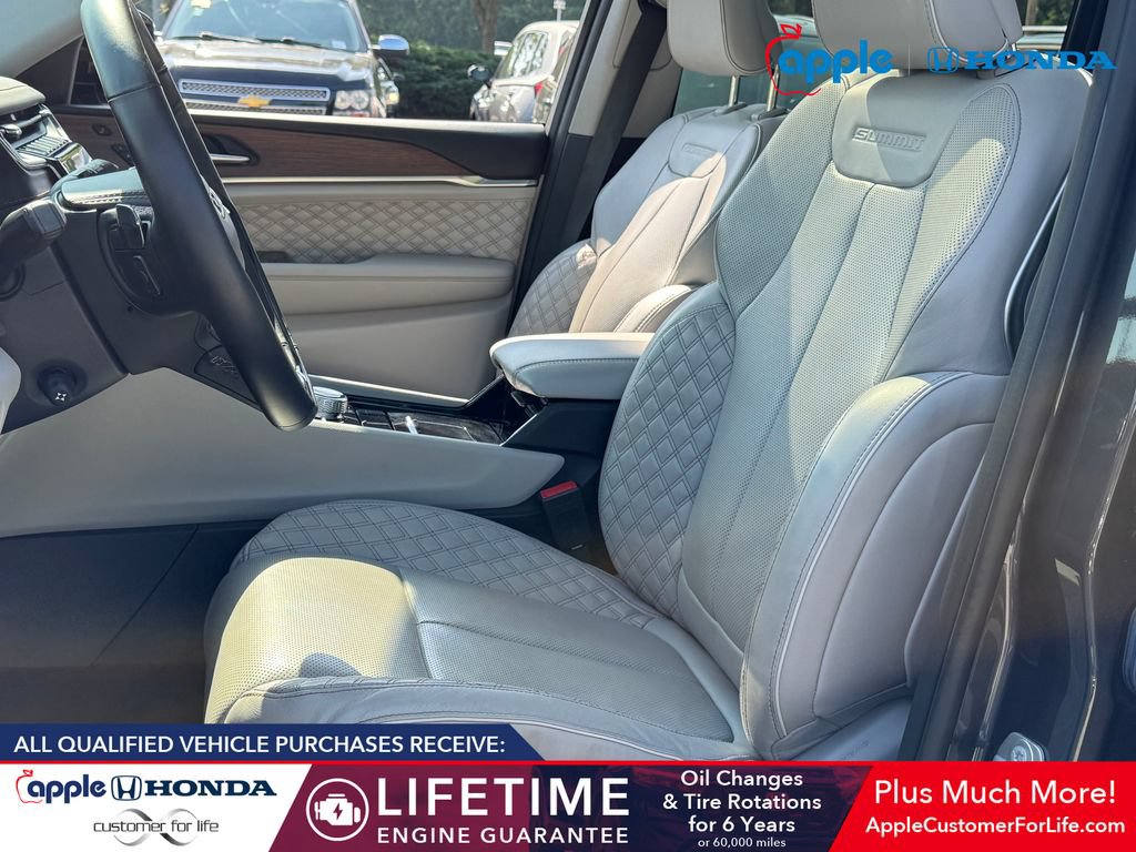 Used 2022 Jeep Grand Cherokee Summit w/ Advanced Protech Group IV AWD/4WD image 7