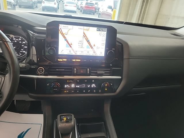 Used 2024 Nissan Pathfinder SL FWD image 12