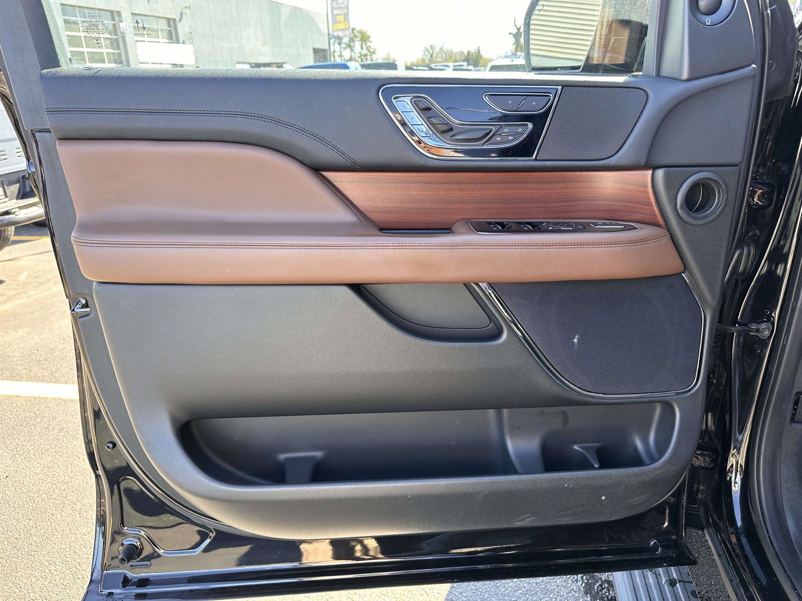 Used 2023 Lincoln Navigator L Reserve image 9