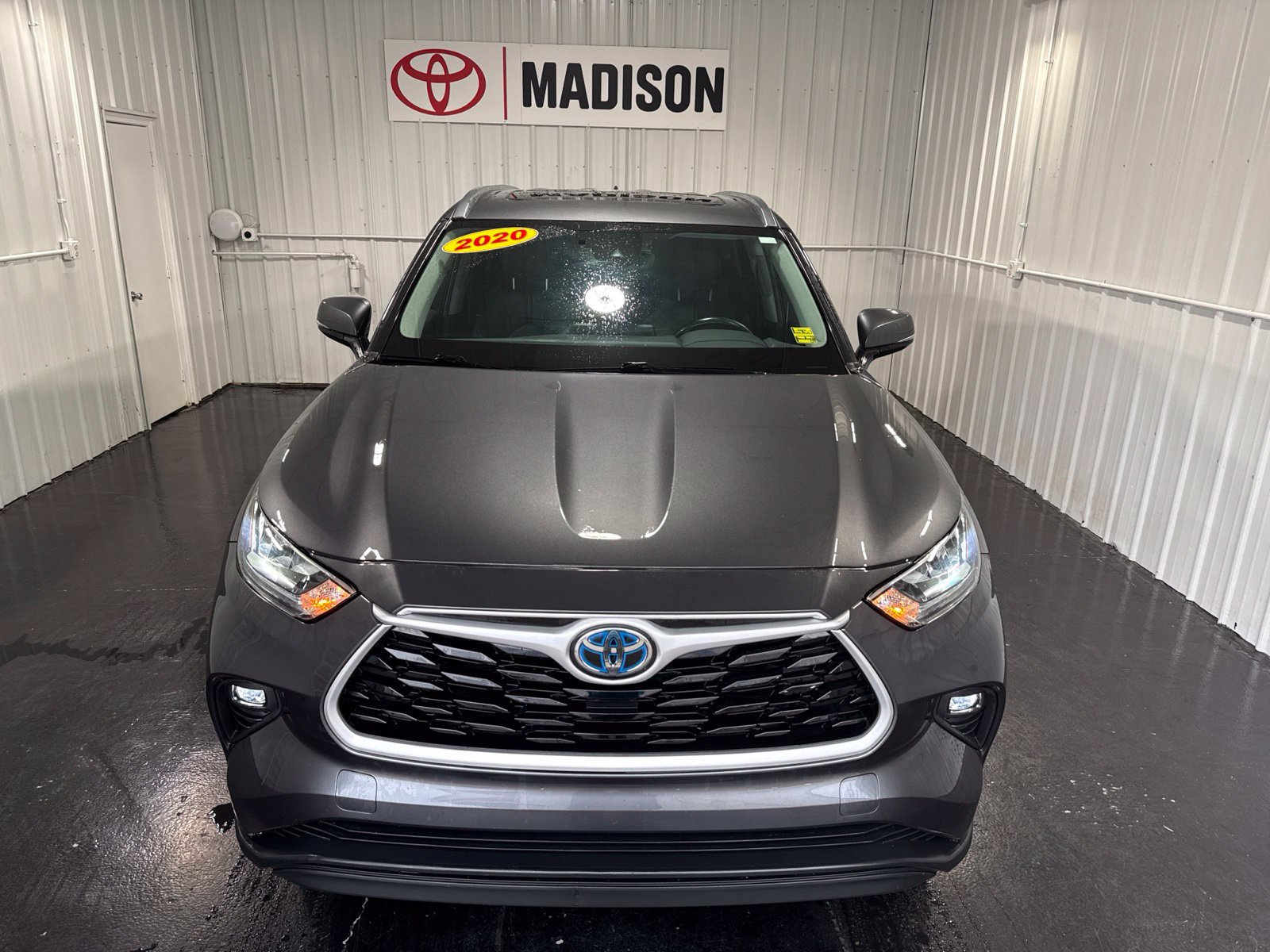 Used 2020 Toyota Highlander XLE AWD/4WD image 8