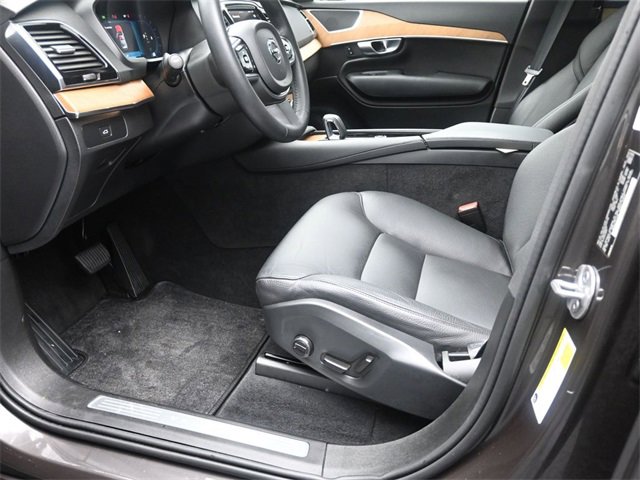 Used 2024 Volvo XC90 B5 Plus image 17