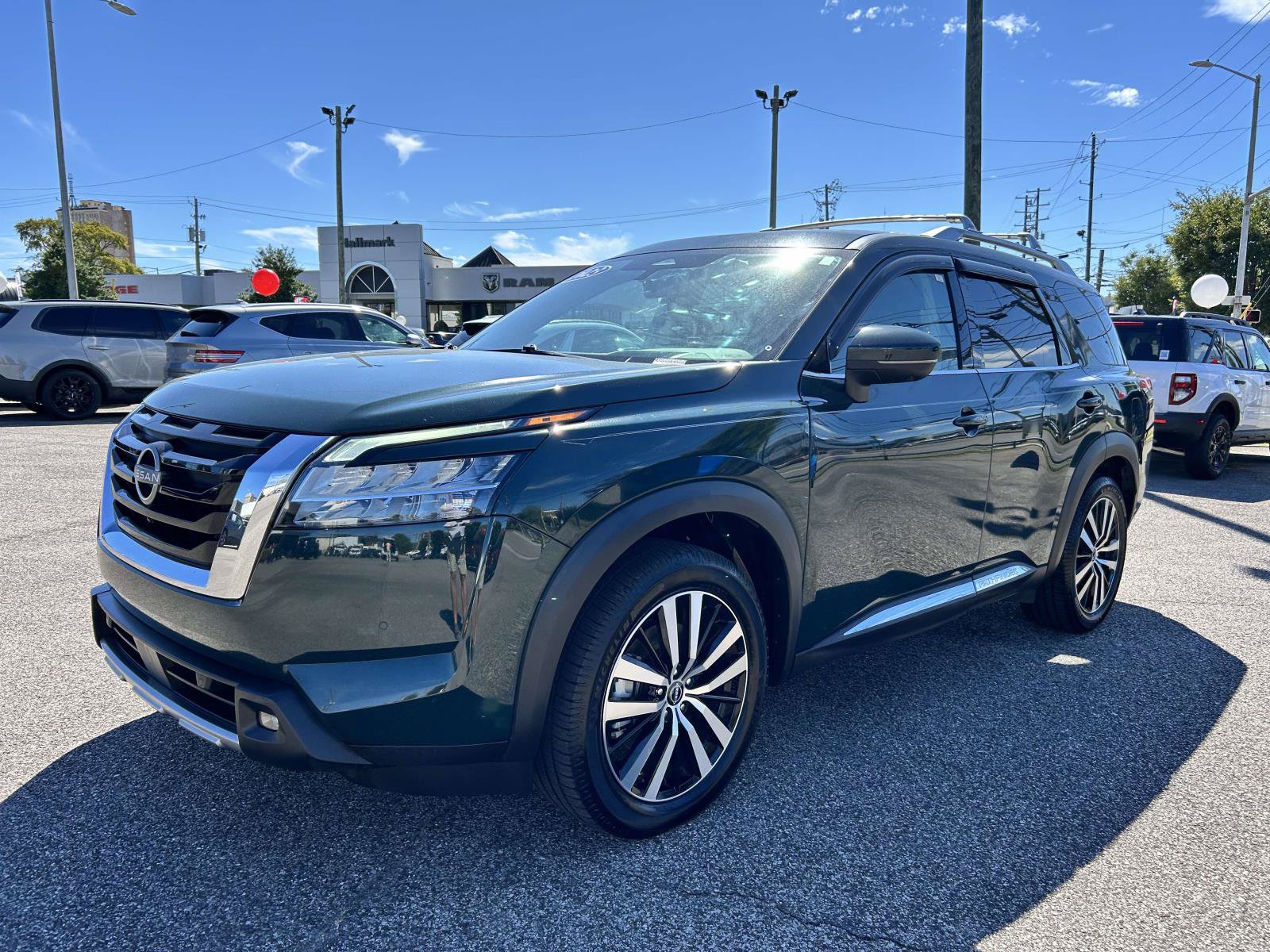 Used 2023 Nissan Pathfinder Platinum AWD/4WD image 5
