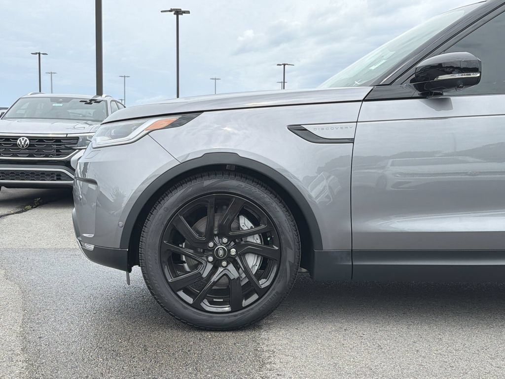 Used 2025 Land Rover Discovery S AWD/4WD image 9