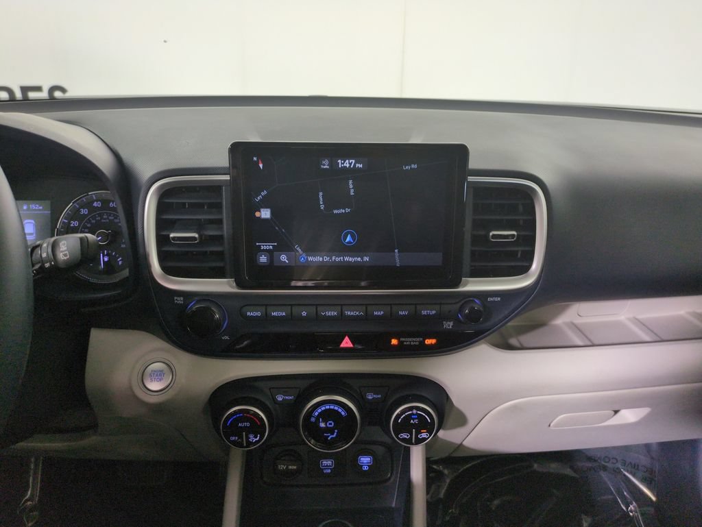 Used 2021 Hyundai Venue FWD image 21