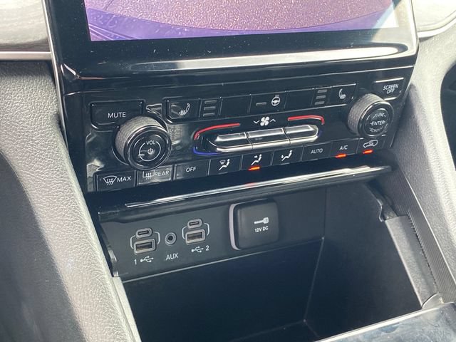 Used 2024 Jeep Grand Cherokee Limited AWD/4WD image 13