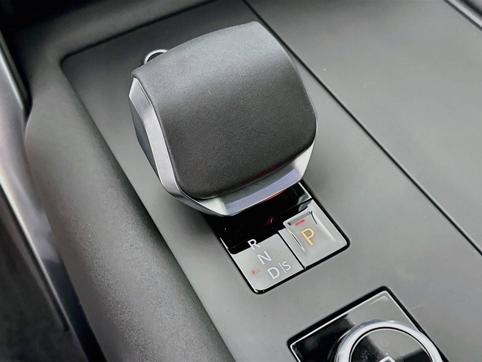 New 2026 Land Rover Discovery Limited Edition AWD/4WD image 29