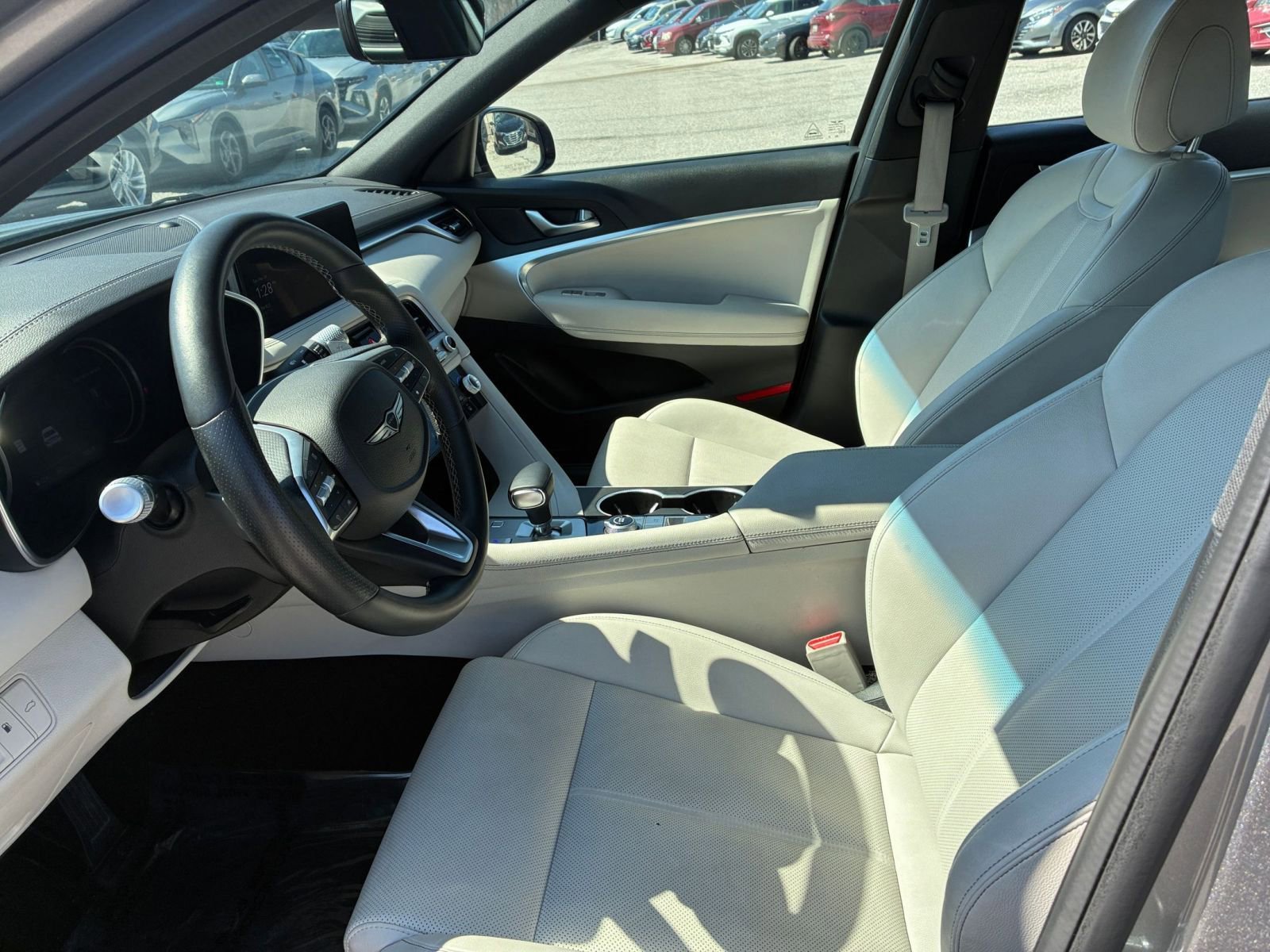 Used 2025 Genesis G70 2.5T image 22