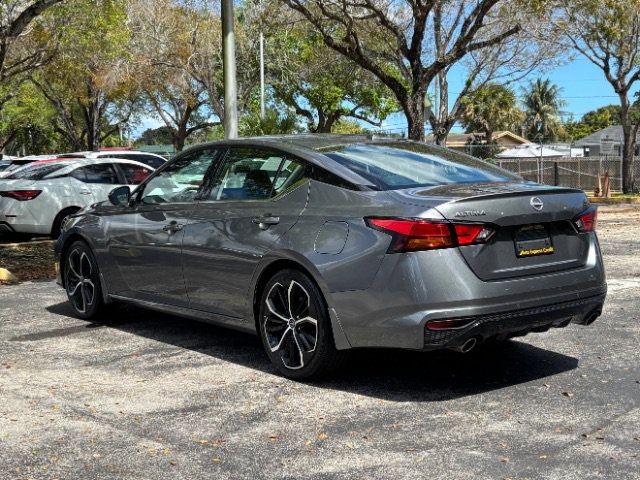 Used 2024 Nissan Altima 2.5 SR w/ SR Premium Package FWD image 7