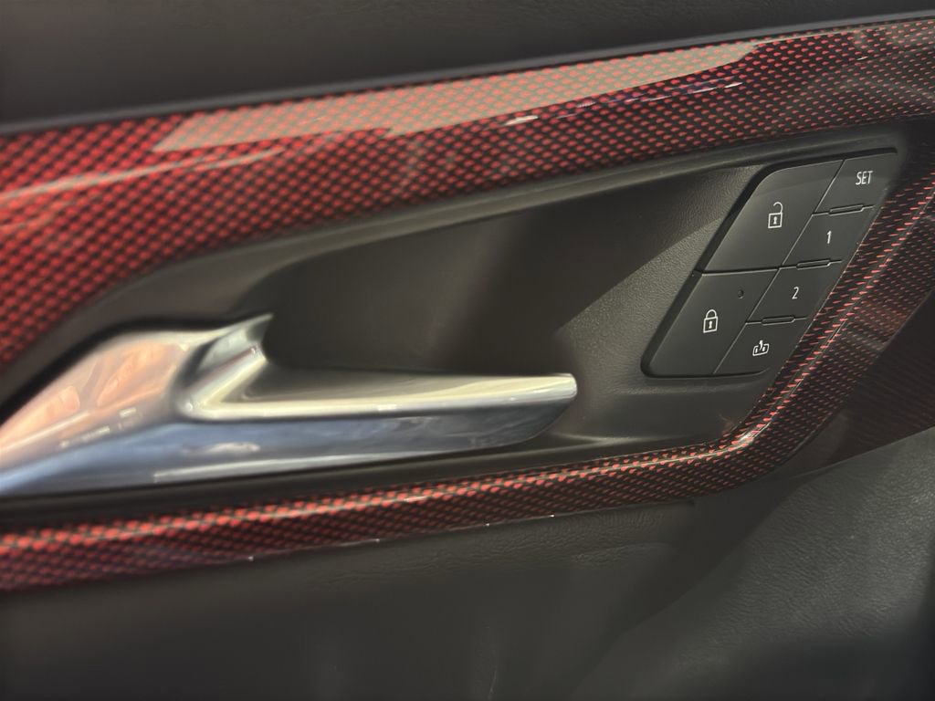 Used 2025 Chevrolet Traverse RS image 37