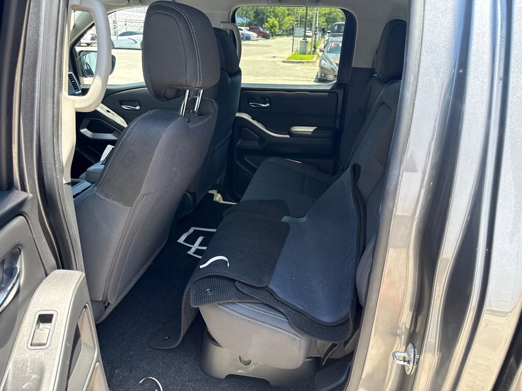 Used 2023 Nissan Frontier SV w/ SV Convenience Package RWD image 12