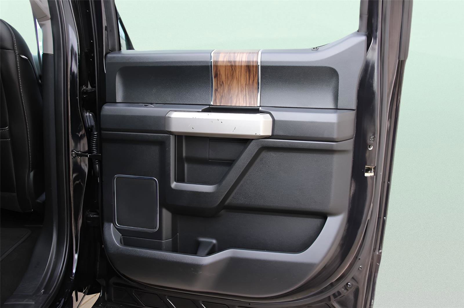 Used 2020 Ford F150 Lariat image 27