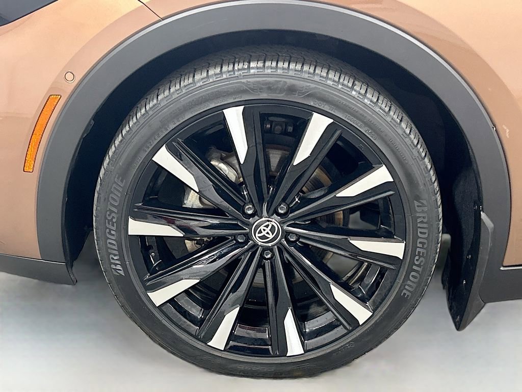 Used 2024 Toyota Crown Platinum AWD/4WD image 30