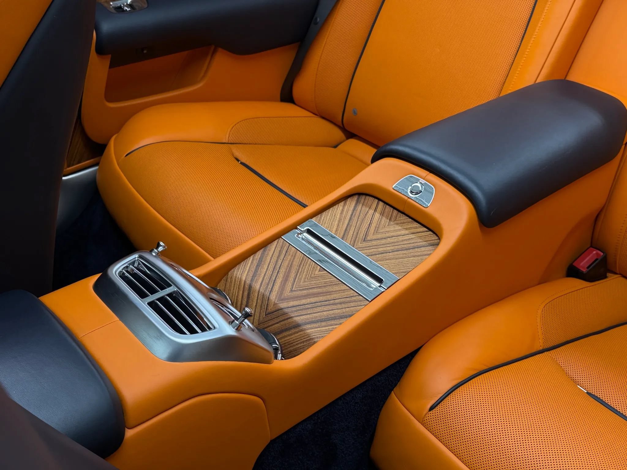 Used 2017 Rolls-Royce Dawn RWD image 66