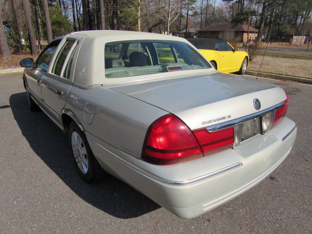 Used 2005 Mercury Grand Marquis GS image 3