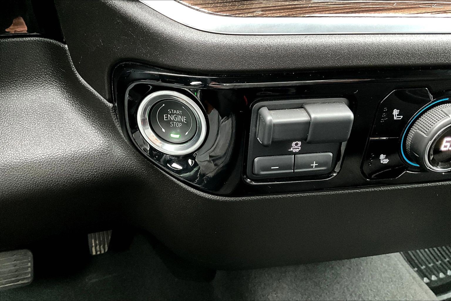 Certified 2025 Chevrolet Silverado 2500 LT w/ Convenience Package image 26